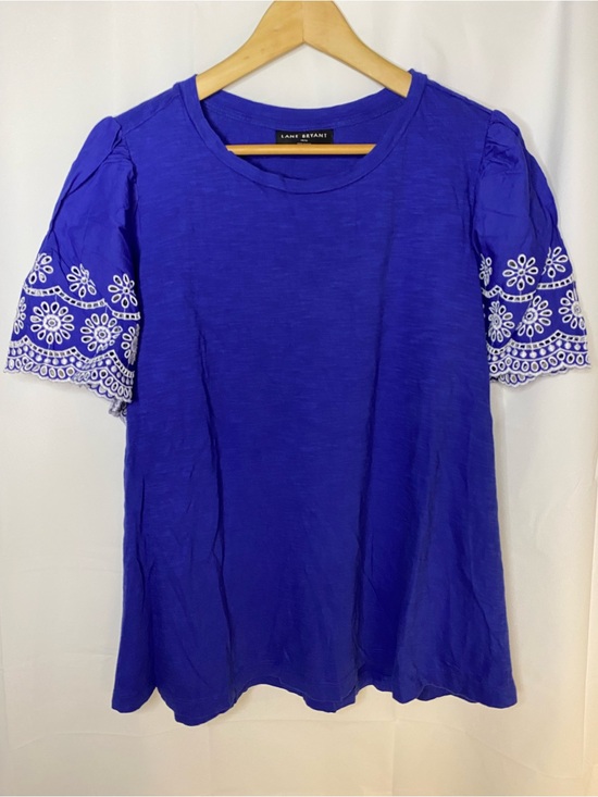 Lane Bryant Tops - Lane Bryant short sleeve T shirt puff sleeve with crochet detail size 14/16